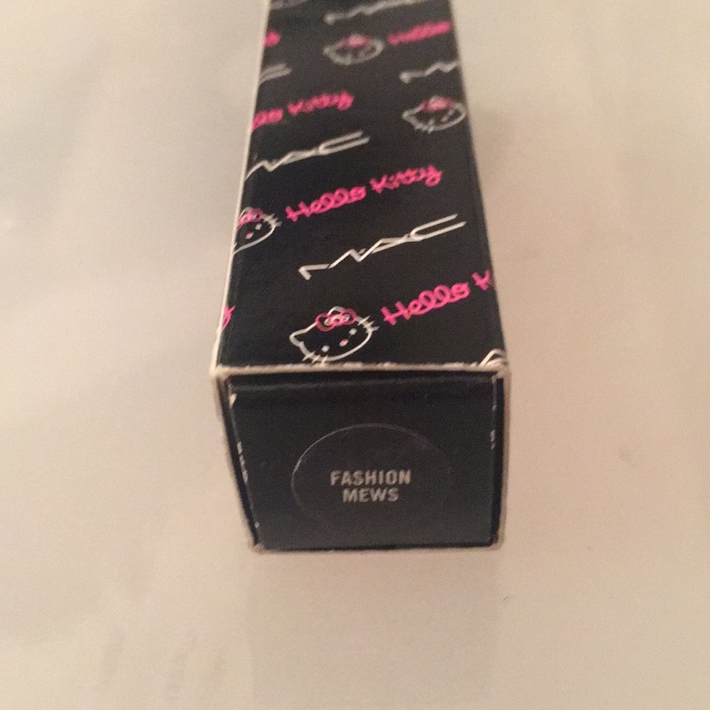 MAC COSMETICS HELLO KITTY FASHION MEWS LIPSTICK - Picture 2 of 2